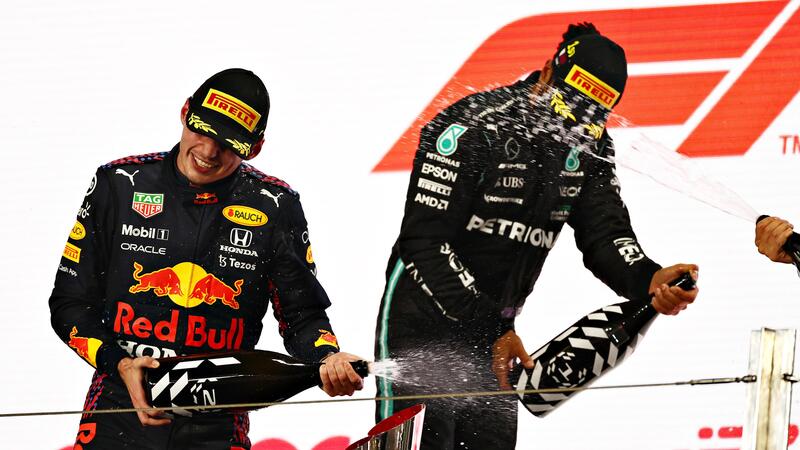 F1, anche gli altri piloti si schierano nella lotta tra Hamilton e Verstappen