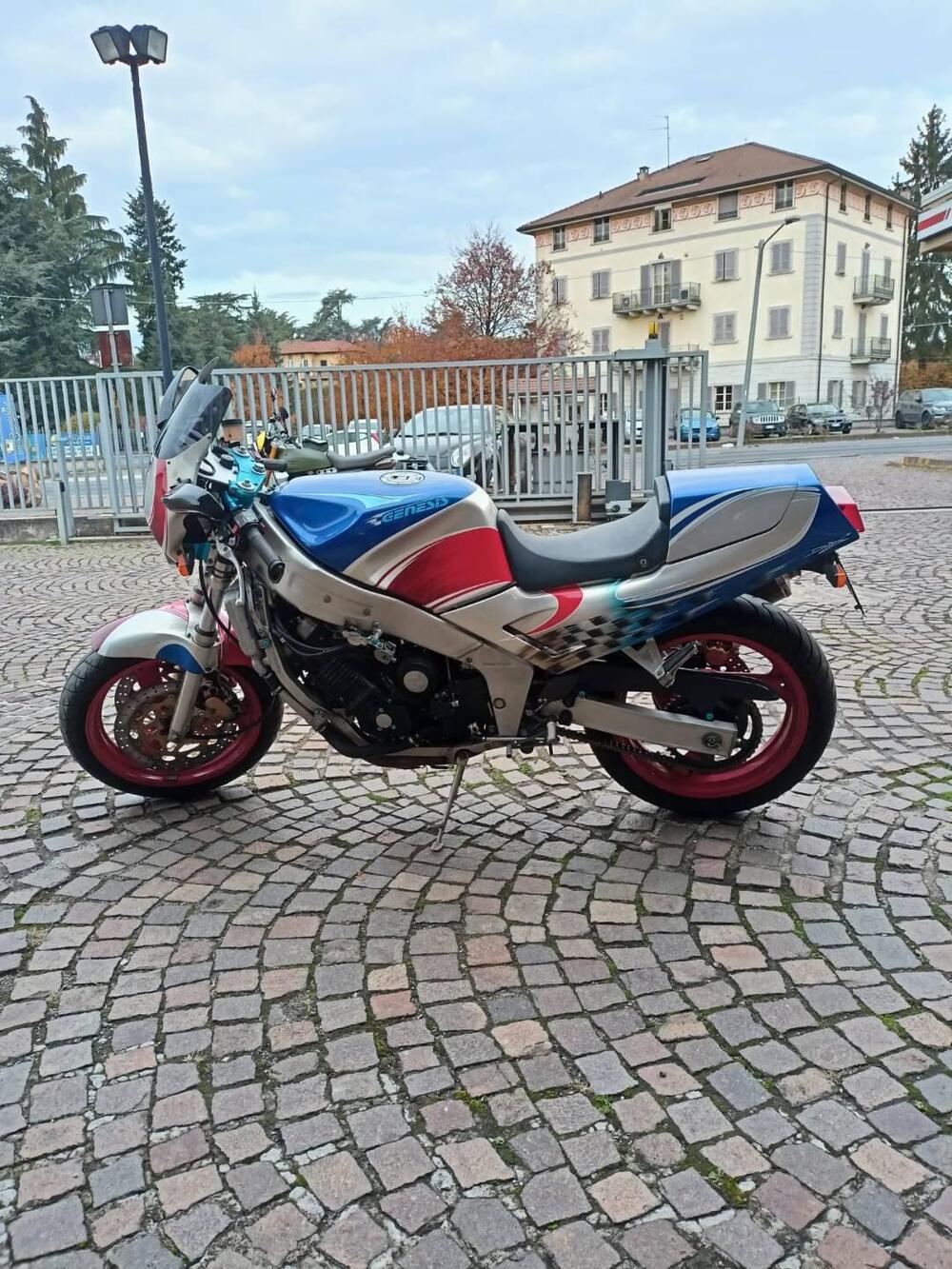 Yamaha FZR1000 (2)