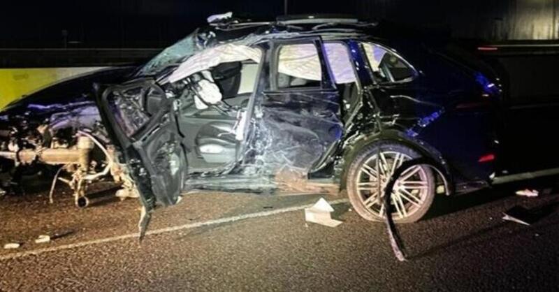 Incredibile sulla A4: SUV Porsche del manager distrutto dopo l&rsquo;urto in contromano con il TIR