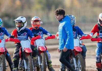 Marc Marquez non è riuscito a resistere: ecco il video con i pilotini dello Junior Camp