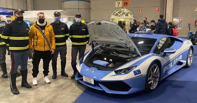 Salvo grazie al fegato trasportato da una Lamborghini della Polizia