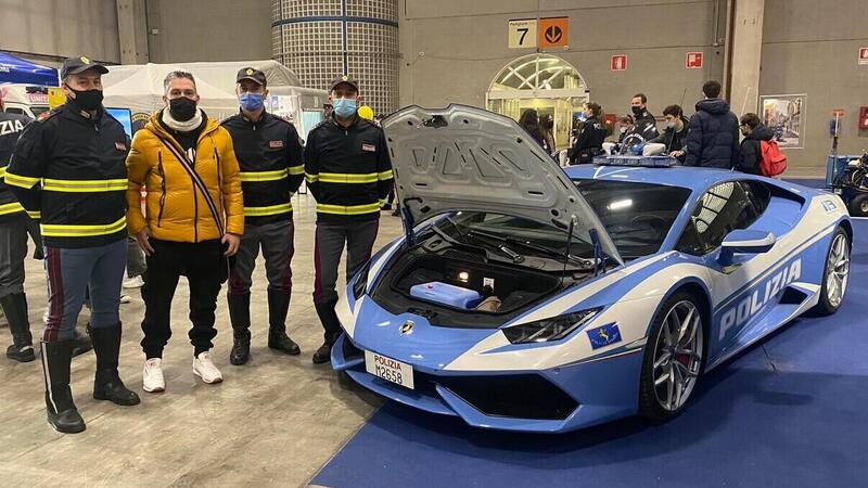 Salvo grazie al fegato trasportato da una Lamborghini della Polizia