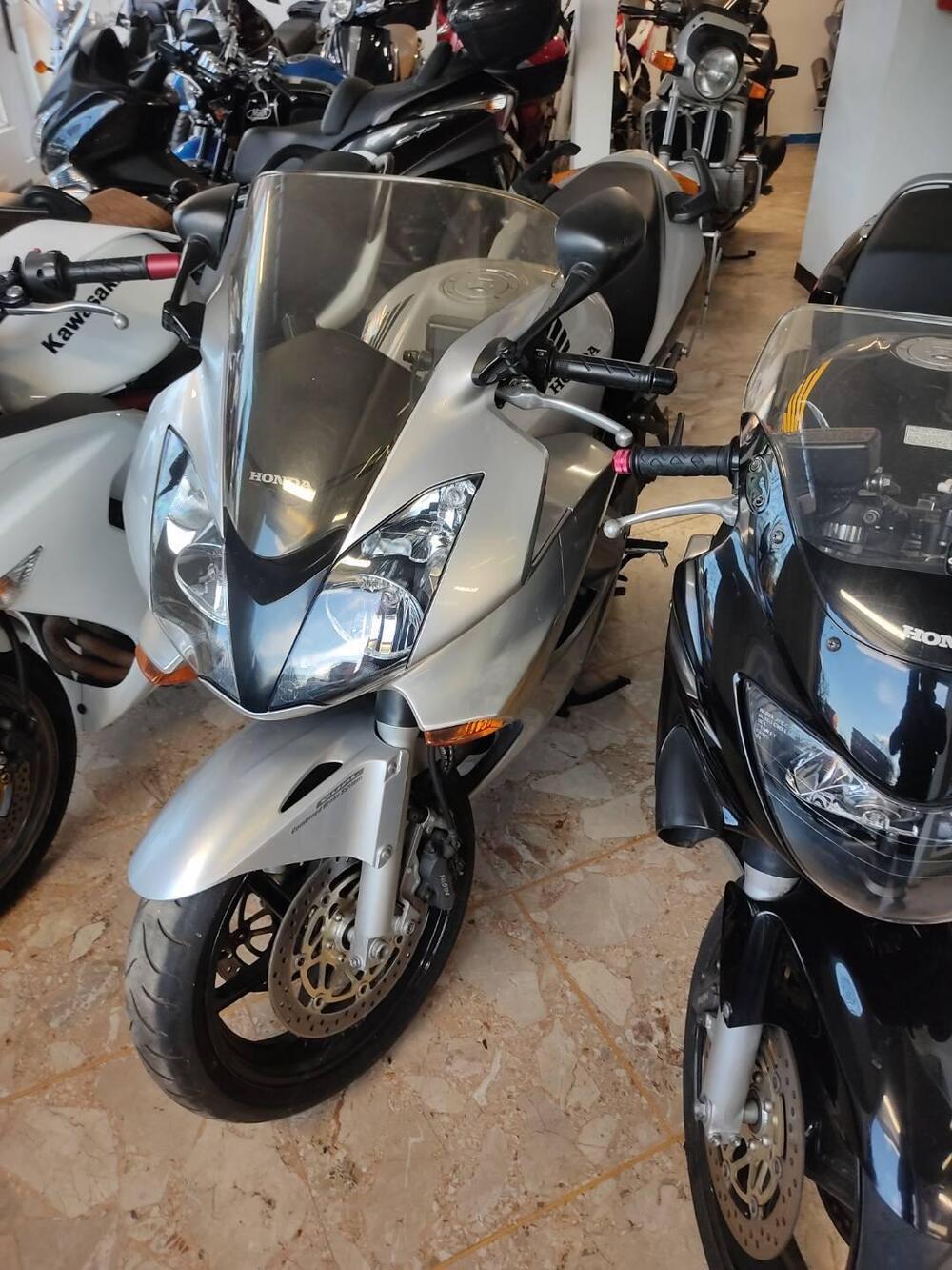 Honda VFR 800 (2002 - 05) (7)