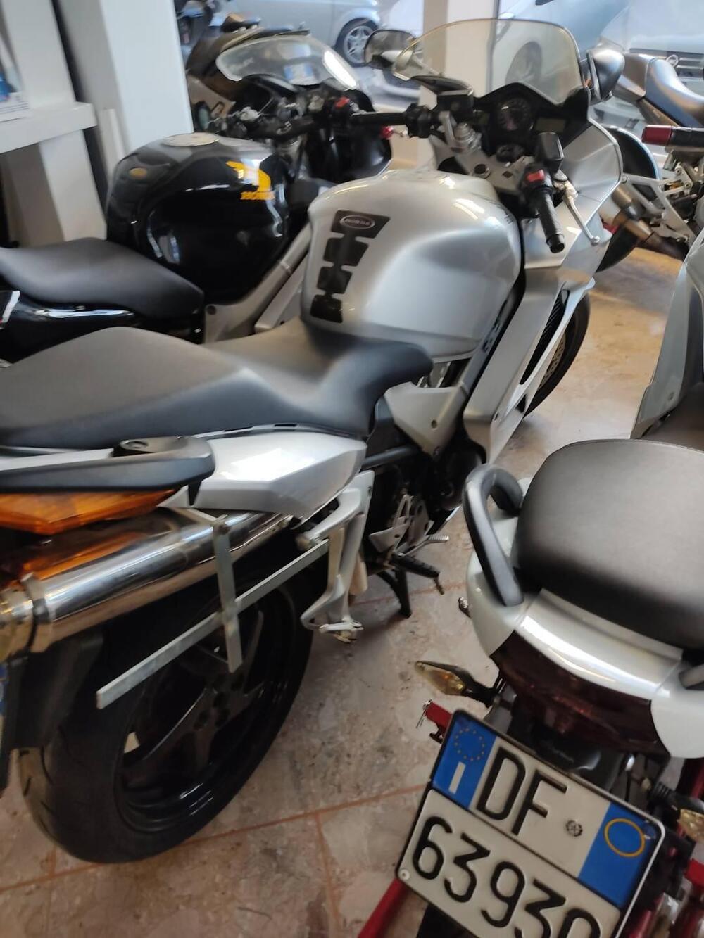 Honda VFR 800 (2002 - 05) (9)