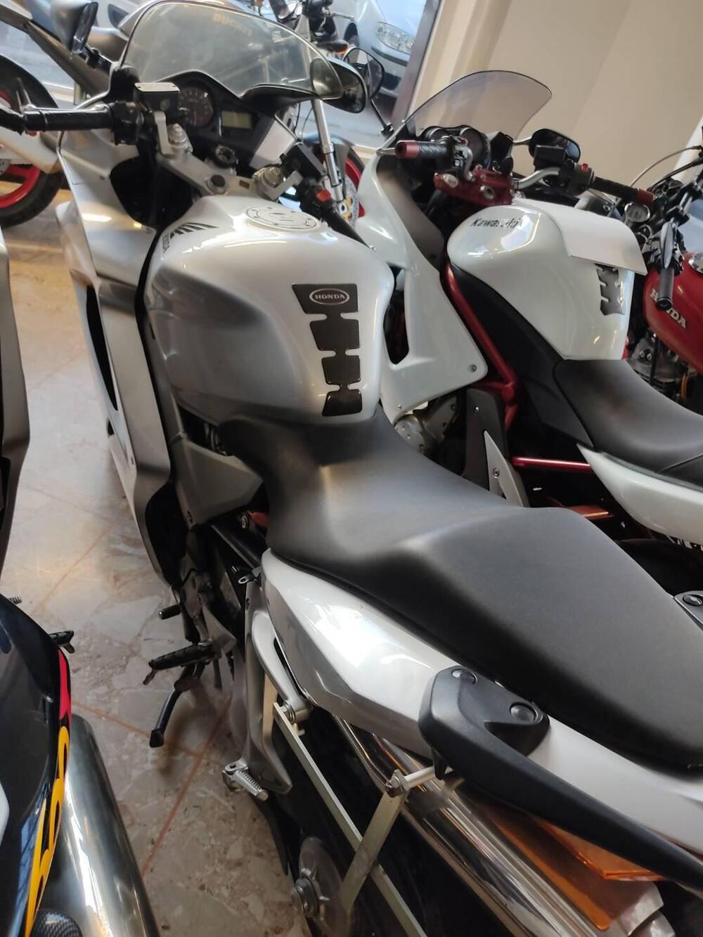 Honda VFR 800 (2002 - 05) (10)