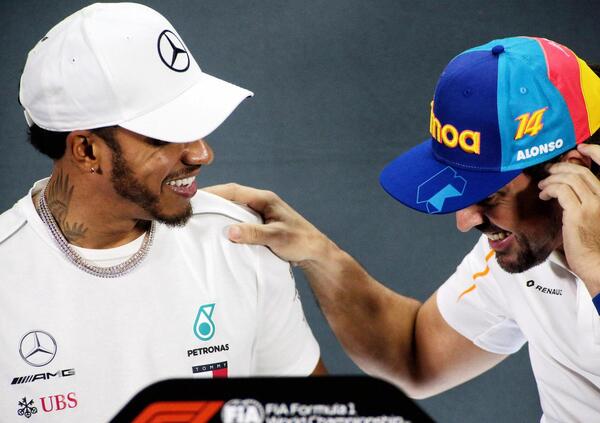 Alonso contro Hamilton: dubbi sul motore Mercedes e sulla penalit&agrave; in Brasile
