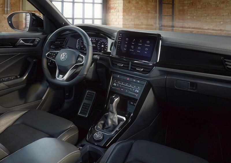 Volkswagen T-Roc (2017-->>) (10)