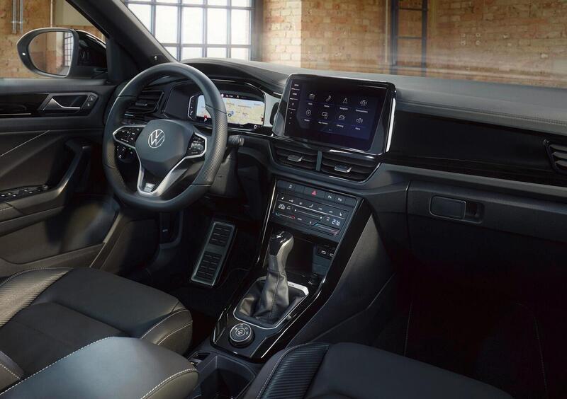 Volkswagen T-Roc (2017-->>) (12)