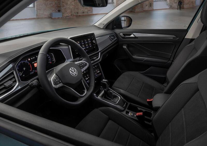 Volkswagen T-Roc (2017-->>) (13)