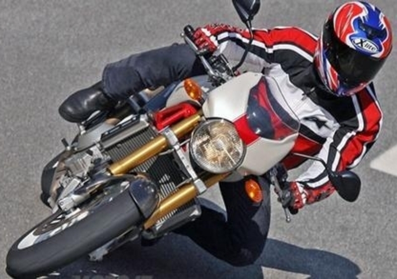 Guida alla Ducati Monster Quattro valvole