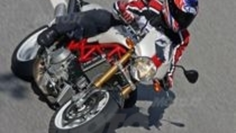 Guida alla Ducati Monster Quattro valvole