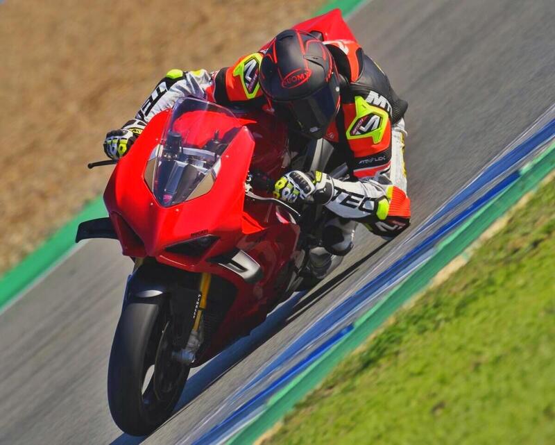 Ducati Panigale V4S 2022 TEST: facile&hellip; come una MotoGP