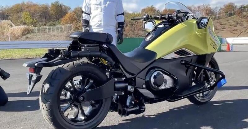 Honda Riding Assist 2.0: la moto sta in equilibrio da sola e semplifica la guida [Video]