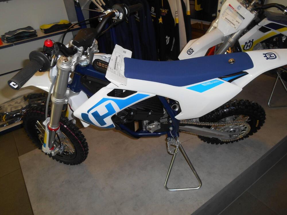 Husqvarna EE 5 (2021 - 22) (2)