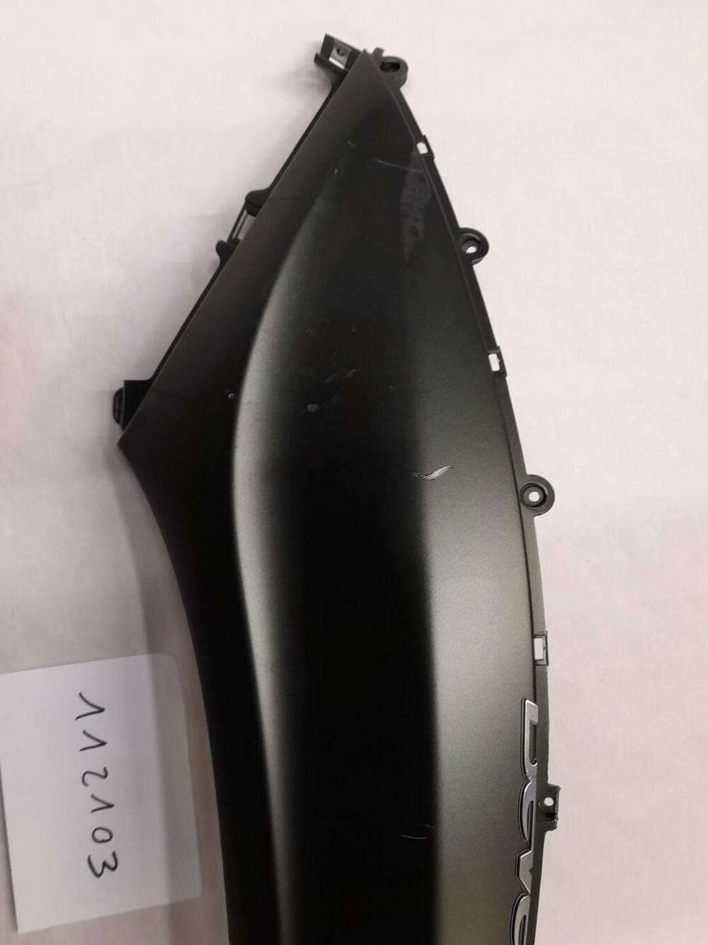 FIANCATA POSTERIORE SX PIAGGIO BEVERLY 300-350 (2)