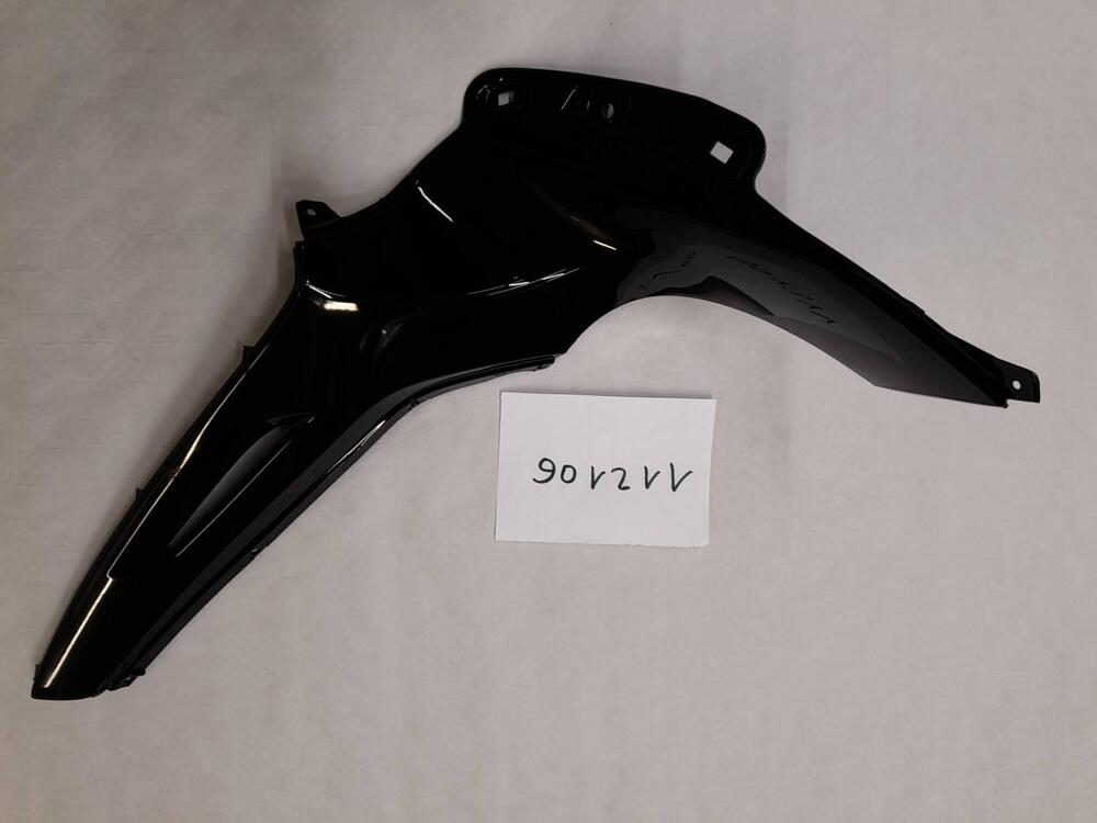 FIANCHETTO CENTRALE DX PIAGGIO BEVERLY 300-350