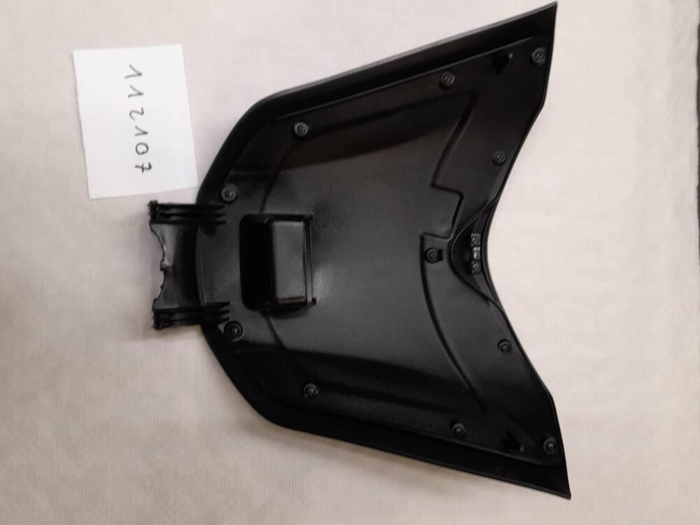 SPORTELLO BAULETTO ANTERIORE PIAGGIO BEVERLY 300 (2)