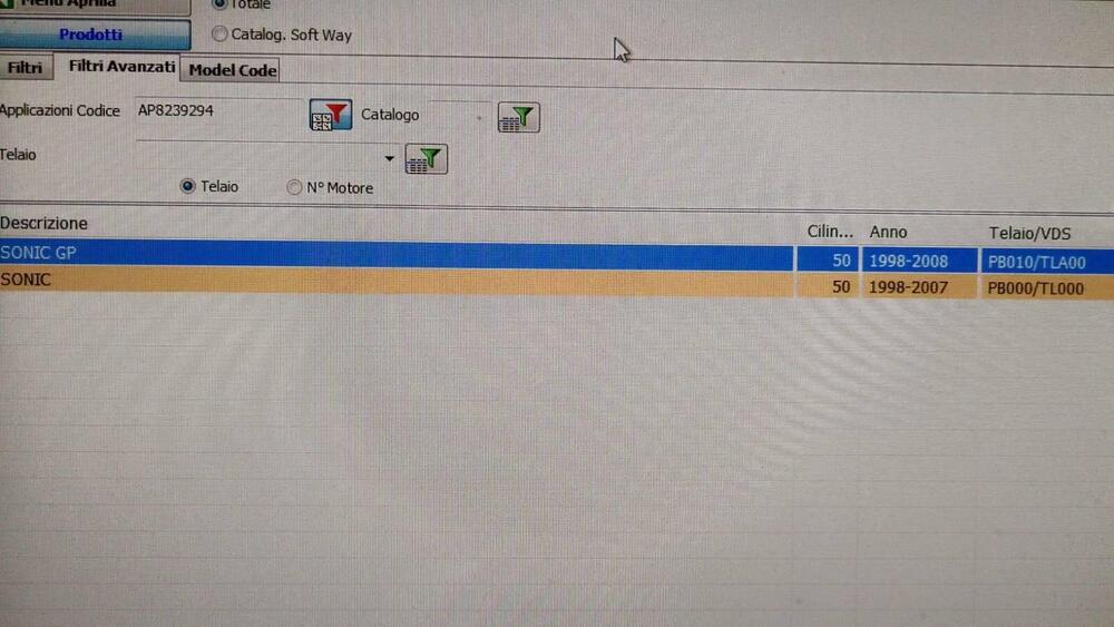 PIANALE POGGIAPIEDI APRILIA SONIC AP8239294 (2)