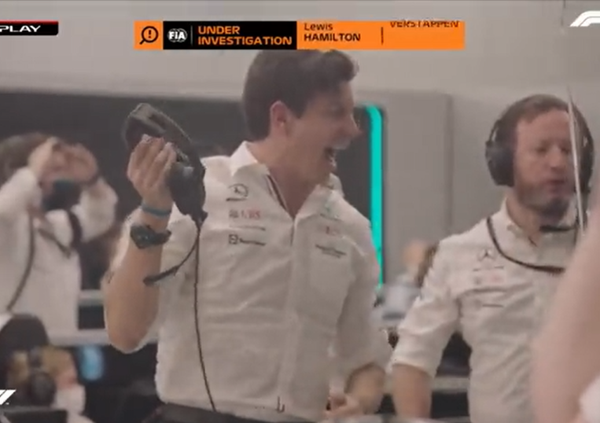 Toto Wolff indemoniato: lancia le cuffie dopo l&rsquo;incidente tra Verstappen e Hamilton [VIDEO]