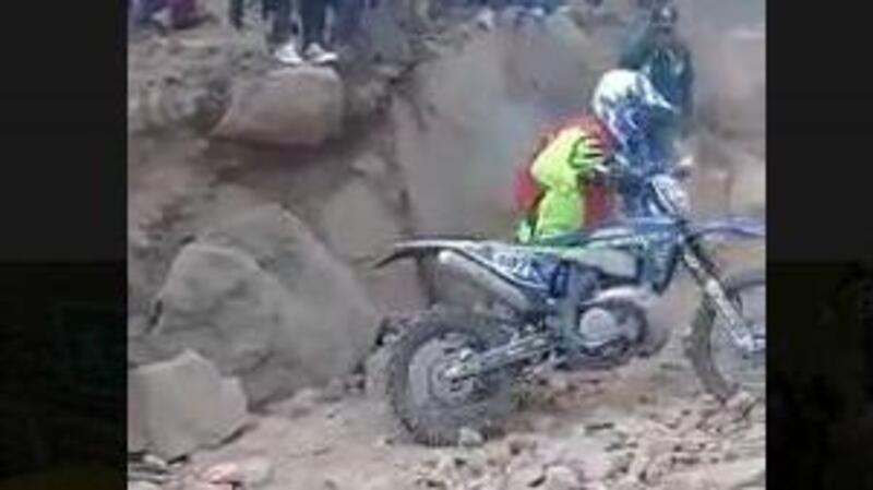 Off road a chi? Dove l&rsquo;endurista si blocca,  l&rsquo;harleysta passa [VIDEO VIRALE]