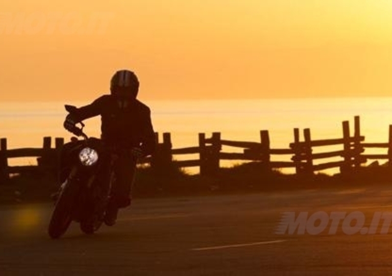 Manuale di resistenza motociclistica: Una testa, una polizza