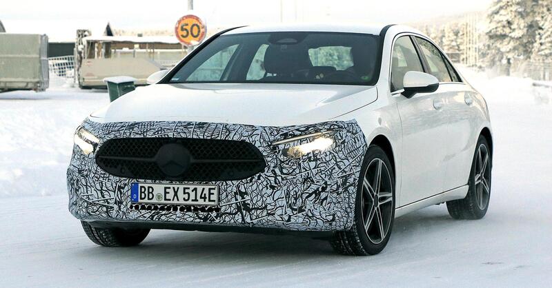 [GALLERY] Mercedes Classe A 2022, la berlina pronta per il facelift si mostra nelle foto spia