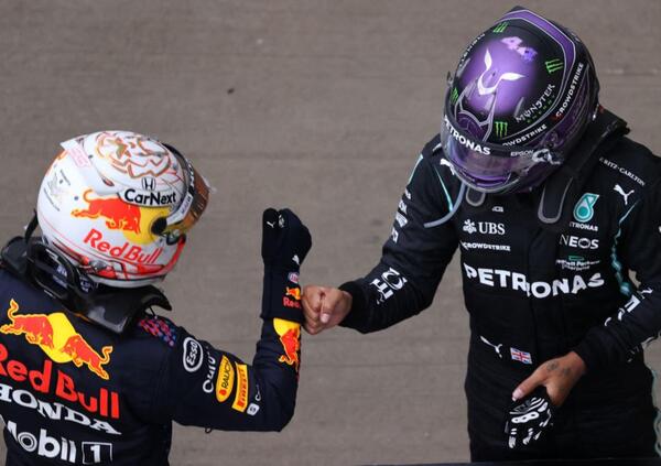 Hamilton e Verstappen show ad Abu Dhabi, il britannico attacca: &quot;Un incidente? Non posso sapere cosa faranno gli altri&quot;