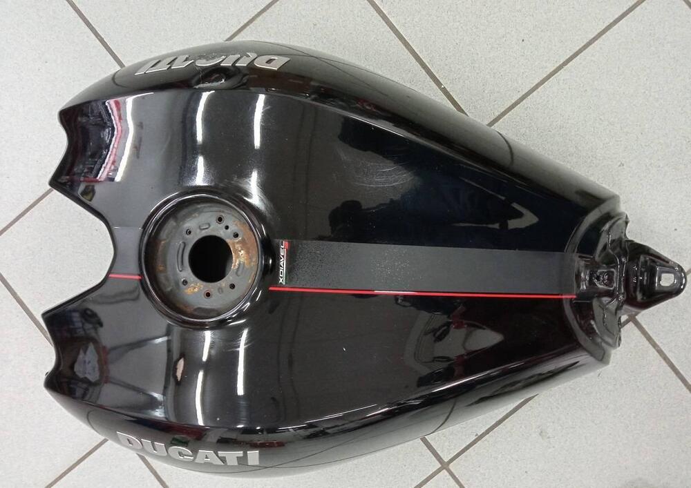 SERBATOIO DUCATI X DIAVEL S LEGGERMENTE ROVINATO (3)