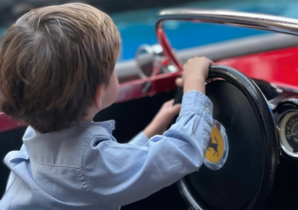 Il figlio di Toto Wolff sceglie la Ferrari: le immagini dello &quot;smacco&quot; al boss Mercedes