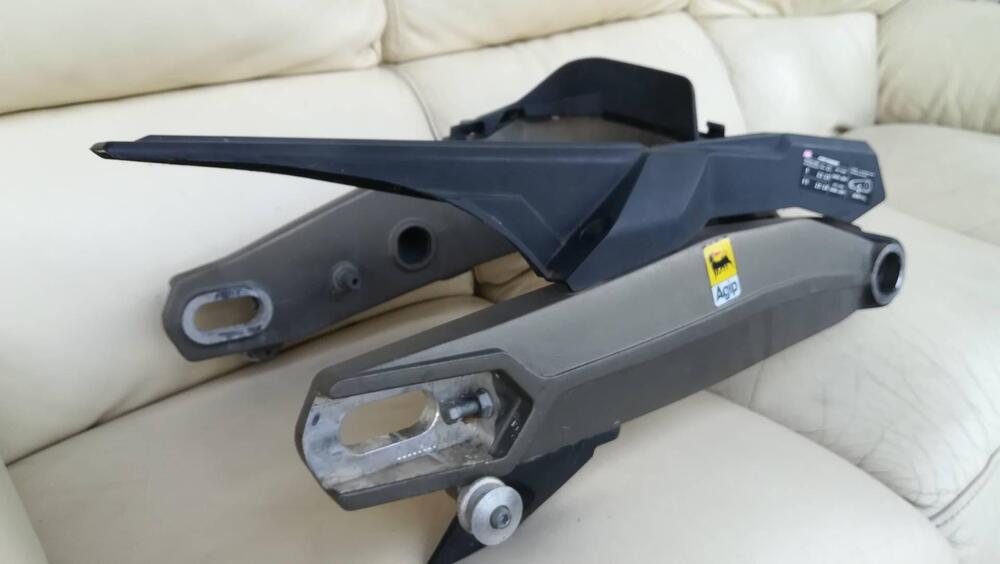 Forcellone Aprilia Mana 850 (3)