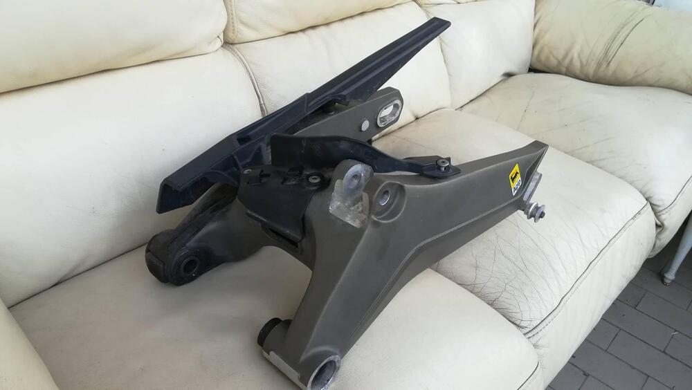 Forcellone Aprilia Mana 850 (5)