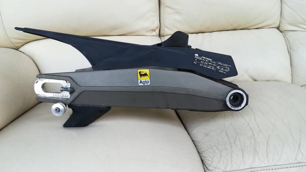 Forcellone Aprilia Mana 850 (7)