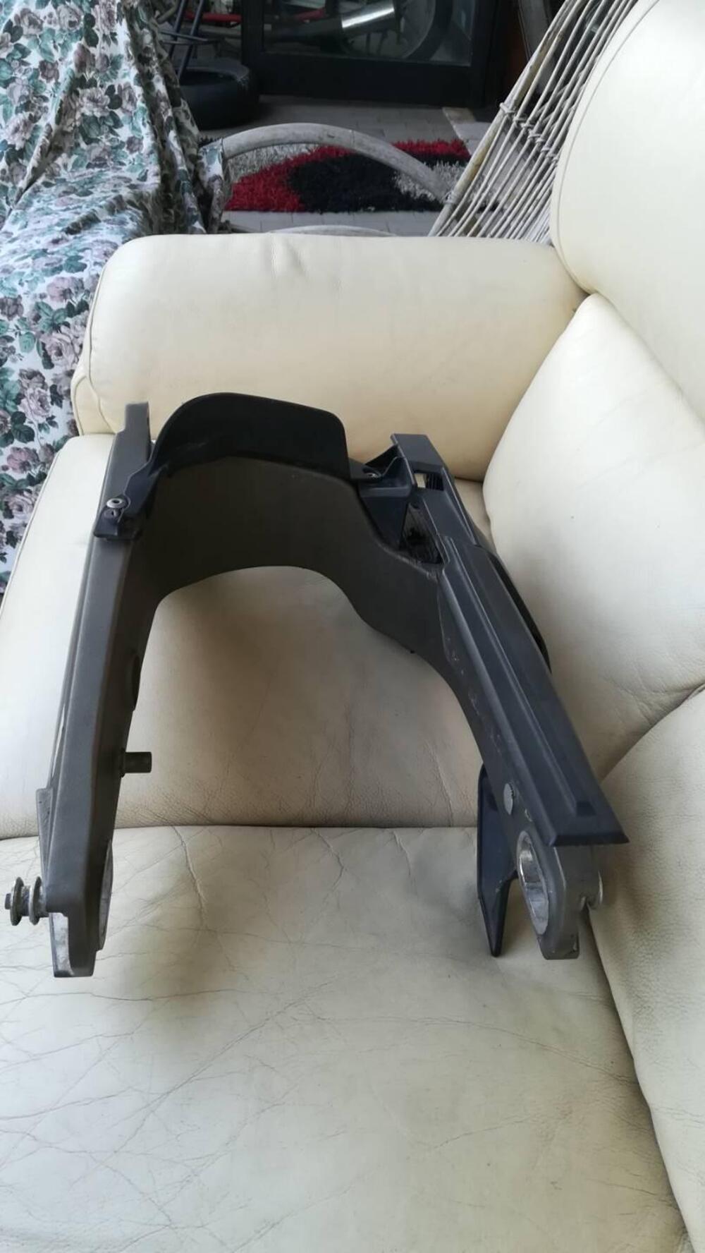 Forcellone Aprilia Mana 850 (8)