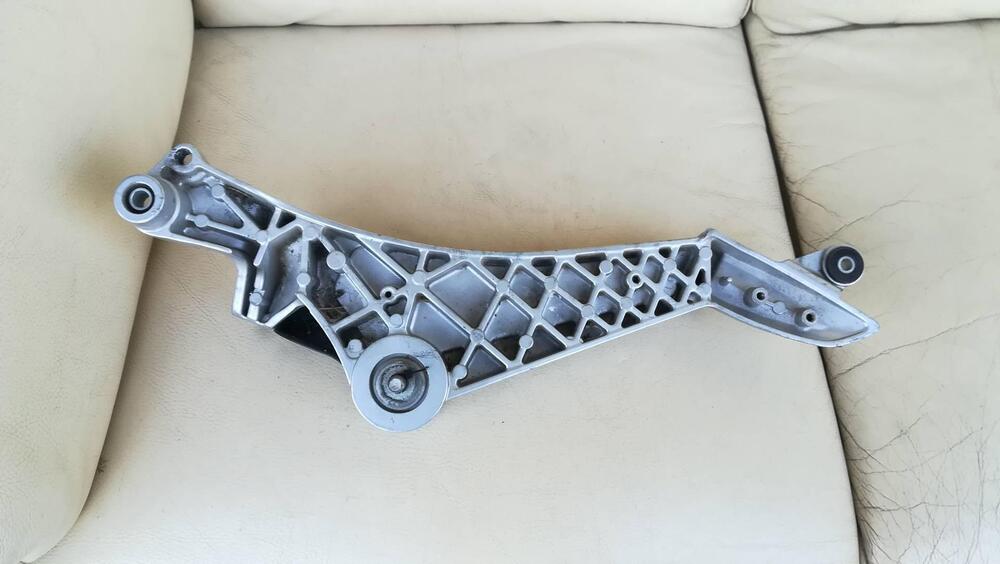 Supporto pedane Aprilia Mana 850 (2)
