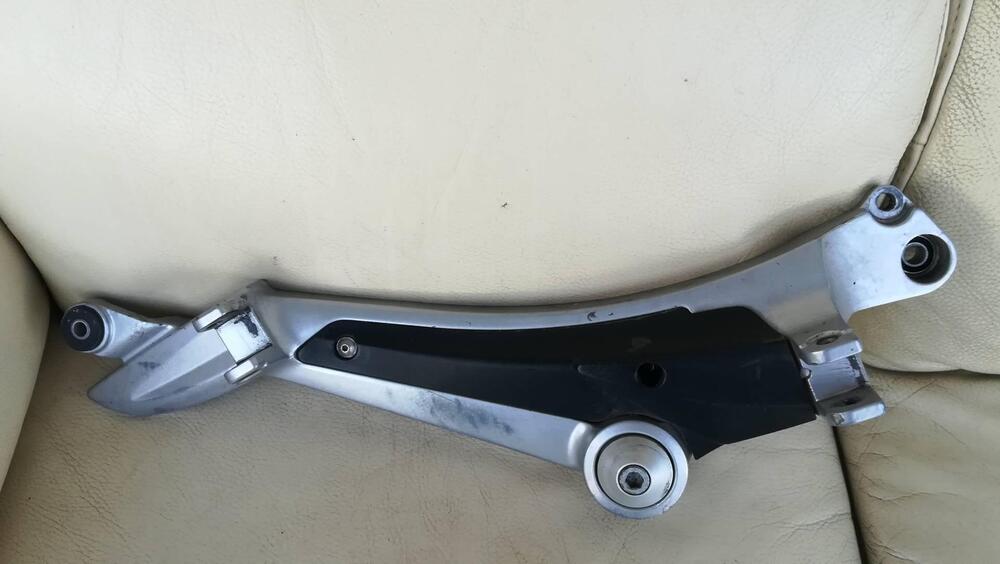 Supporto pedane Aprilia Mana 850 (3)