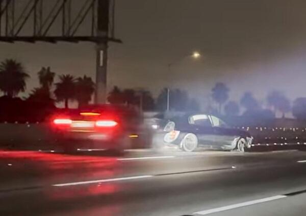 Spaventoso incidente in autostrada, coinvolte sei auto [VIDEO]