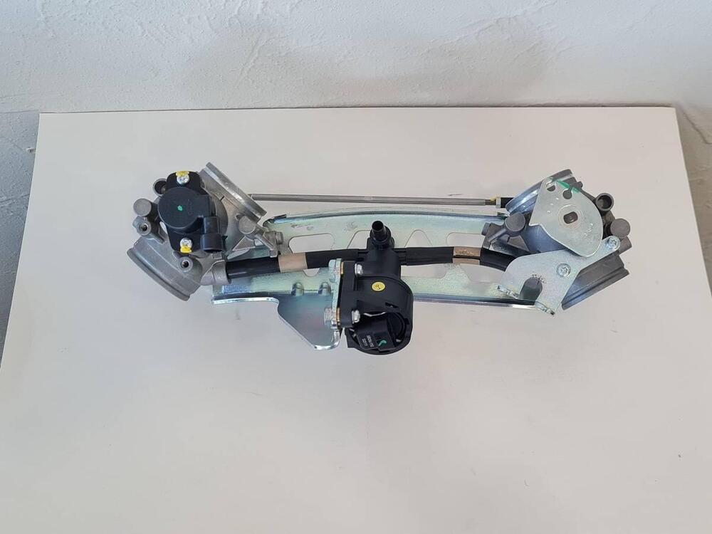 Moto Guzzi gruppo corpo farfallati GU05112530 (3)