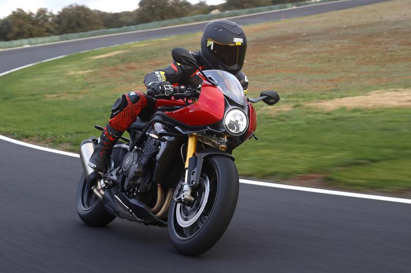 Triumph Speed Triple 1200 RR: una Triple coinvolgente.