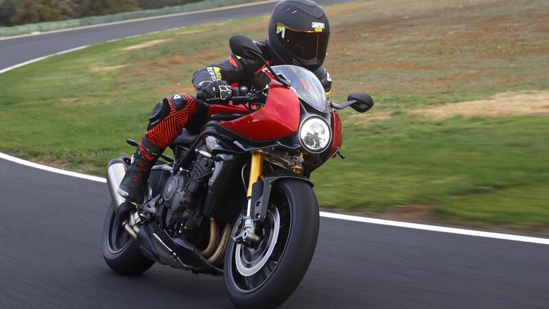 Triumph Speed Triple 1200 RR: una Triple coinvolgente.