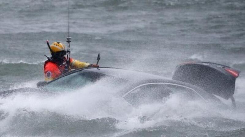 Tentativo di salvataggio estremo alle cascate del Niagara 