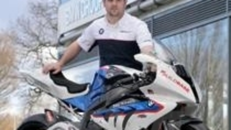 Michael Dunlop in sella alla BMW S1000RR