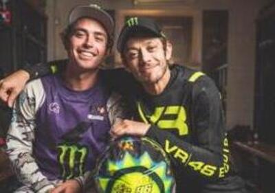 Valentino Rossi e Axell Hodges: che numeri tra la terra e il cielo di Tavullia! [VIDEO]