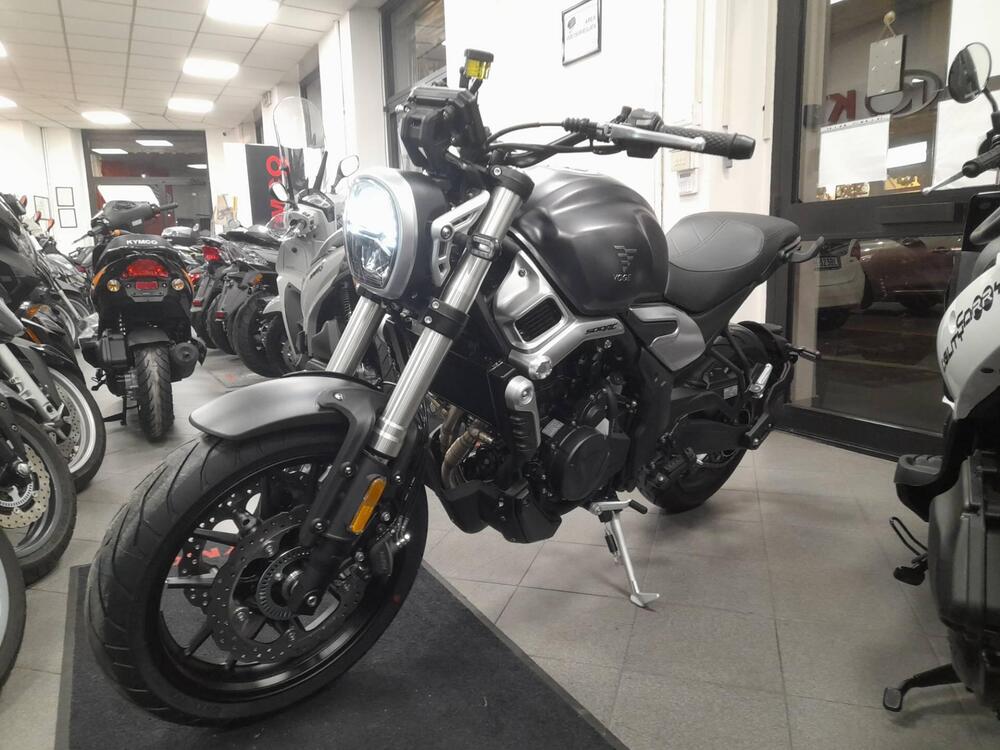 Voge Trofeo 500AC (2022 - 25) (2)