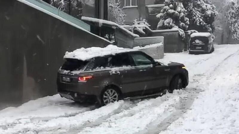 Due dita di neve... E il Range (o chi lo guida) non ce la fa: ecco la sconfitta da nascondere [video]