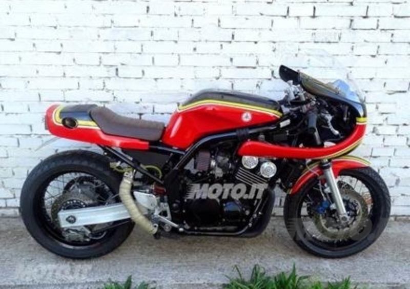 Le Strane di Moto.it: Yamaha Fazer Caf&eacute; Racer