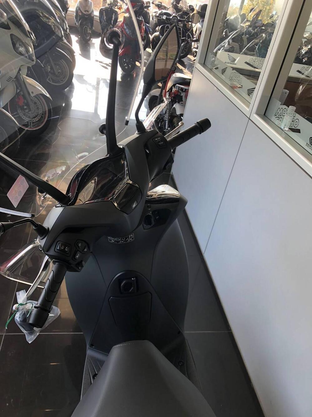 Honda SH 150i (2024 - 25) (2)