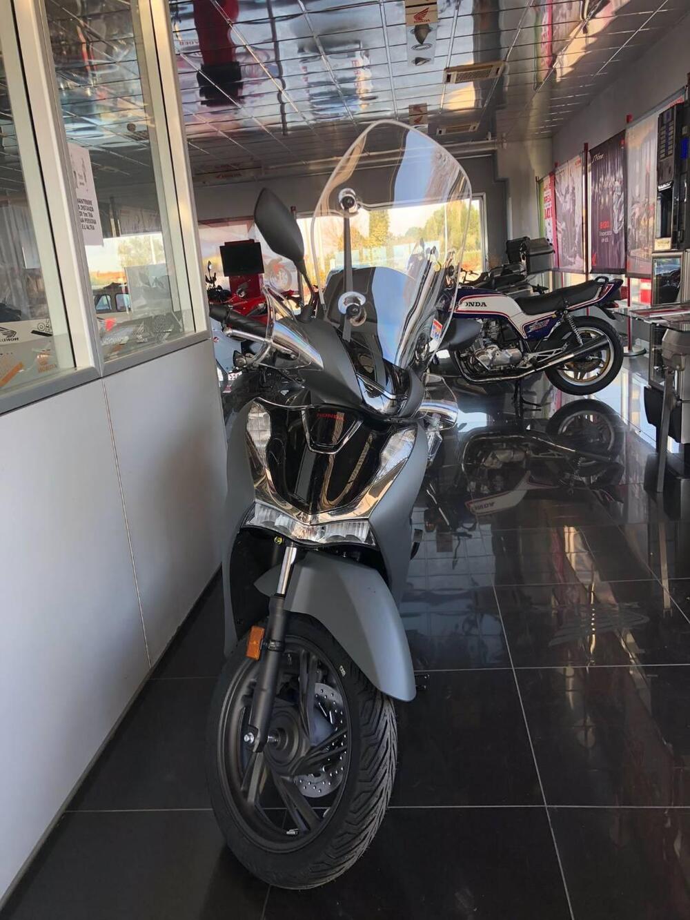 Honda SH 150i (2024 - 25) (4)