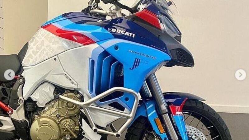 Una Ducati Multistrada V4 special in una colorazione in bilico tra Honda Africa Twin e BMW GS