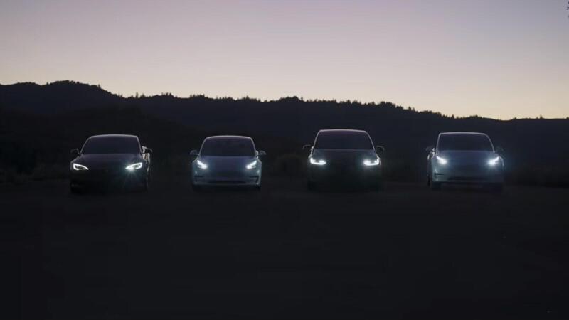 Ecco il regalo di Natale Tesla ai fan: il video dove la gamma completa &quot;balla&quot; Tesla&#039;s S3XY Light Show