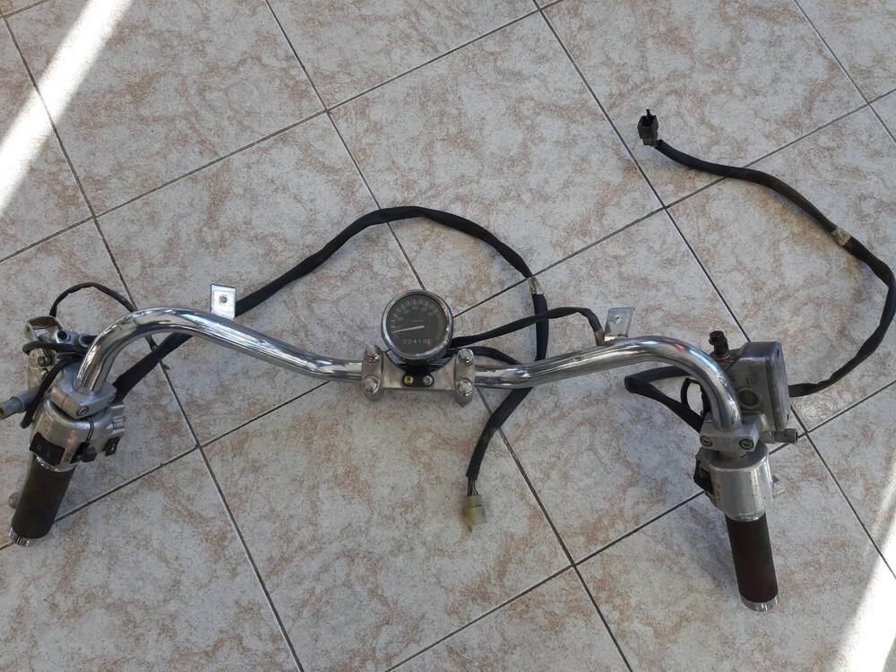 Manubrio completo con strumento contakm shadow 50 Honda